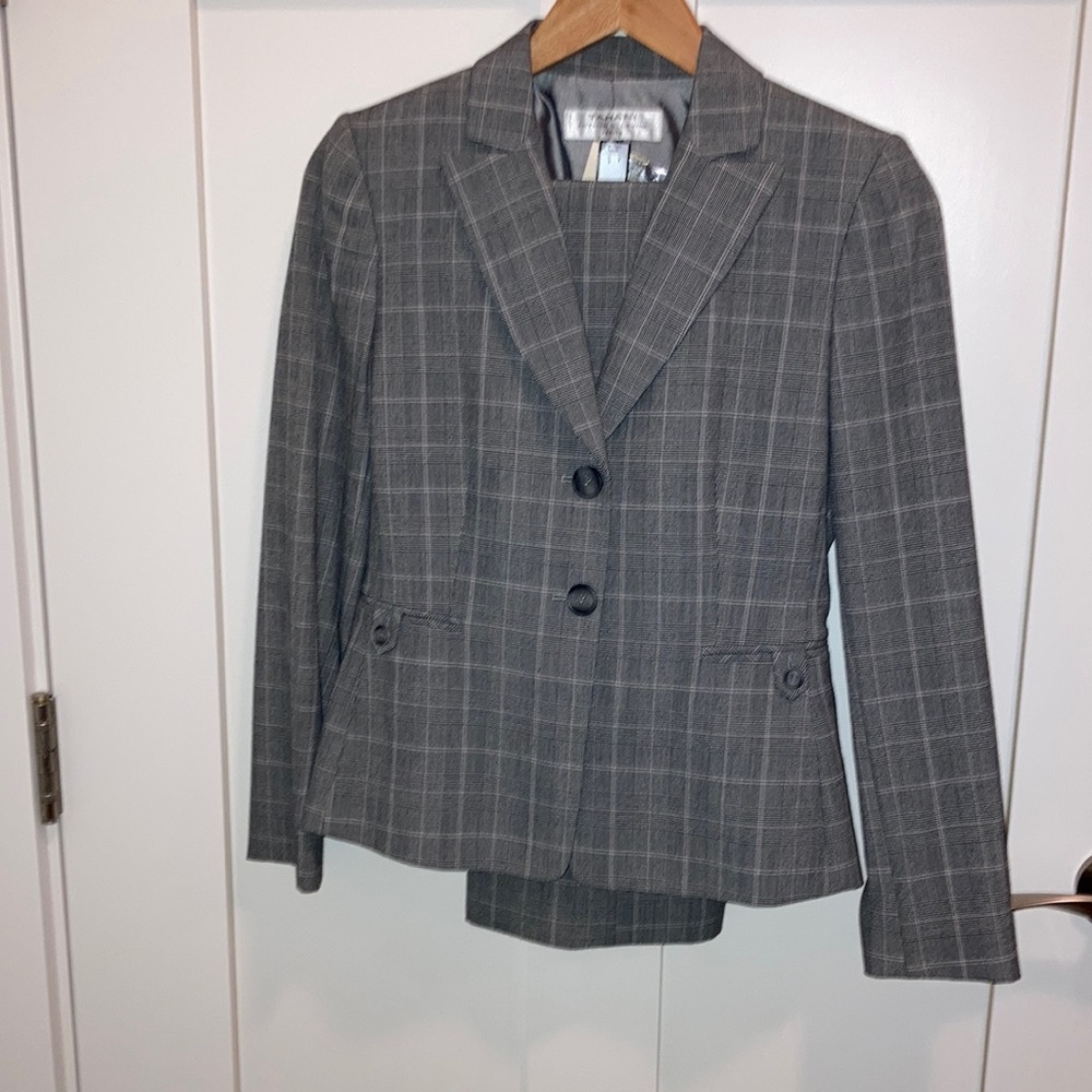 Petite NWT  gray plaid jacket and pants. Tahari.